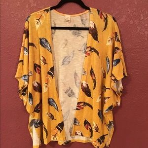 Cardigan with feathers print, one size relax fit.